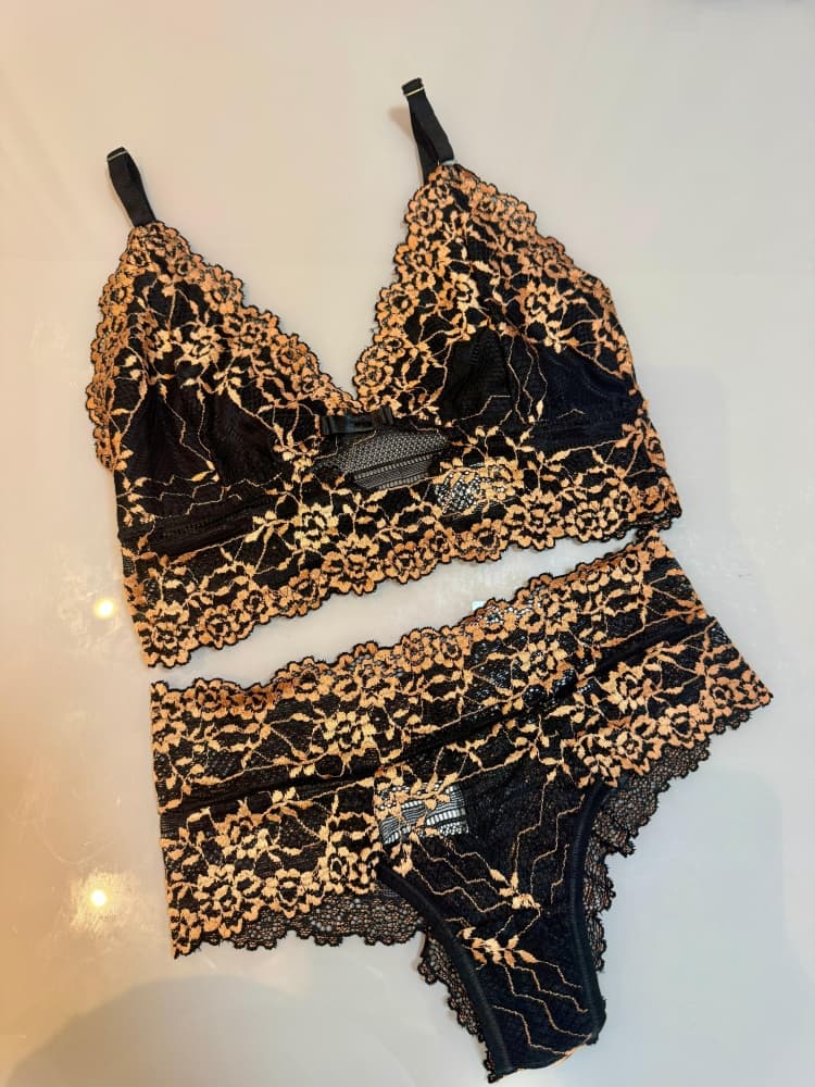 Conjunto s/bojo bicolor Laura - Preto c/dourado